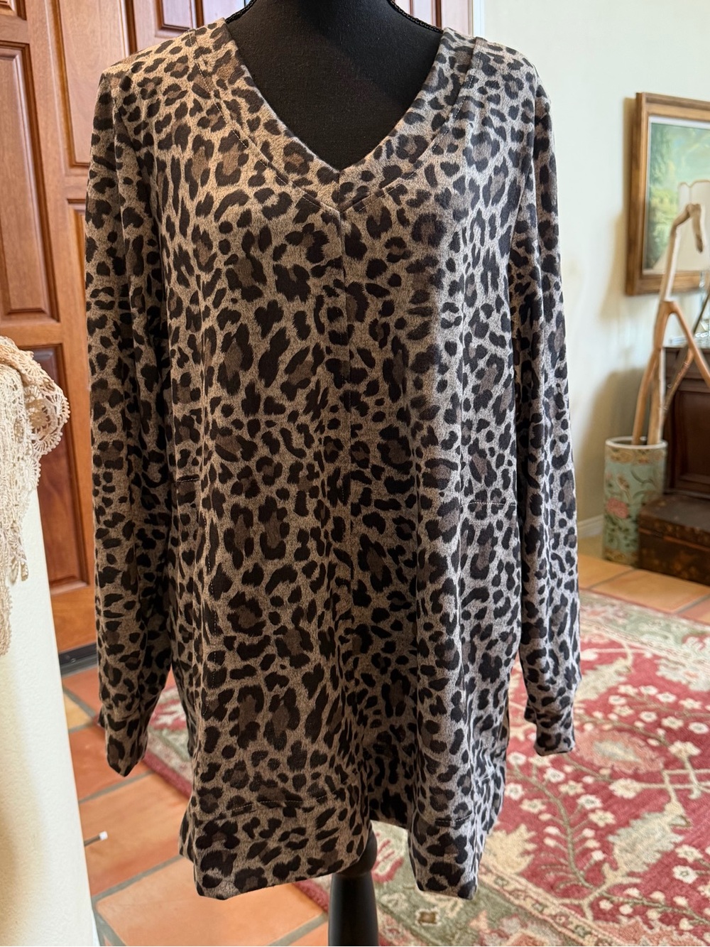 Ellen Tracy Animal Print V-Neck Soft Cozy Stretch Jersey Top Size XL